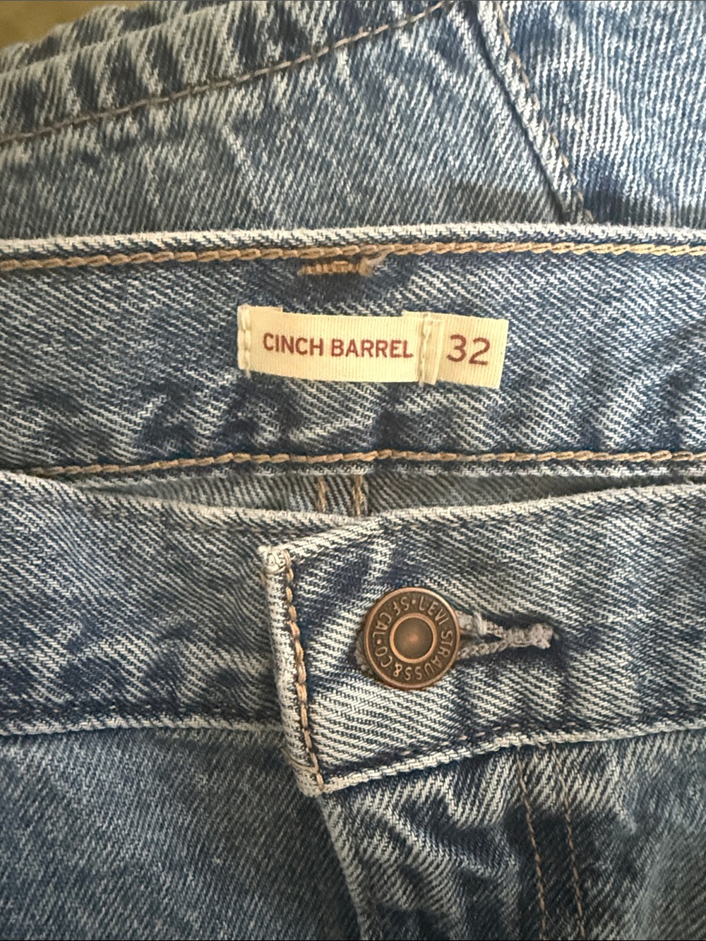 Levi's Women's Cinch Barrel Jeans - Picture 2 of 4